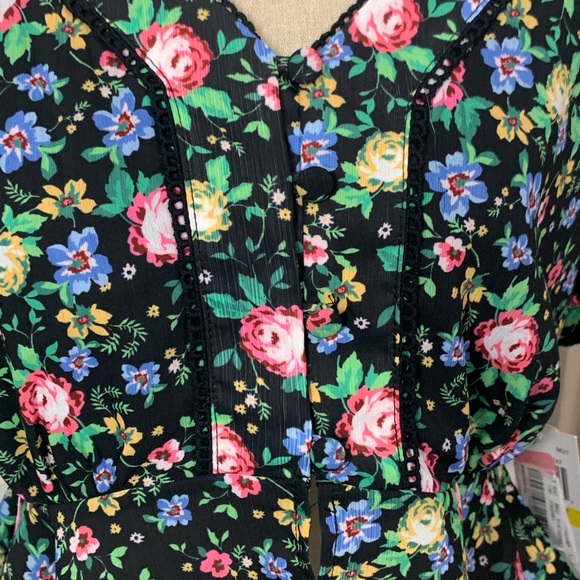 Gianni Bini V-Neck Floral Button Down Top NWT - Picture 5 of 8